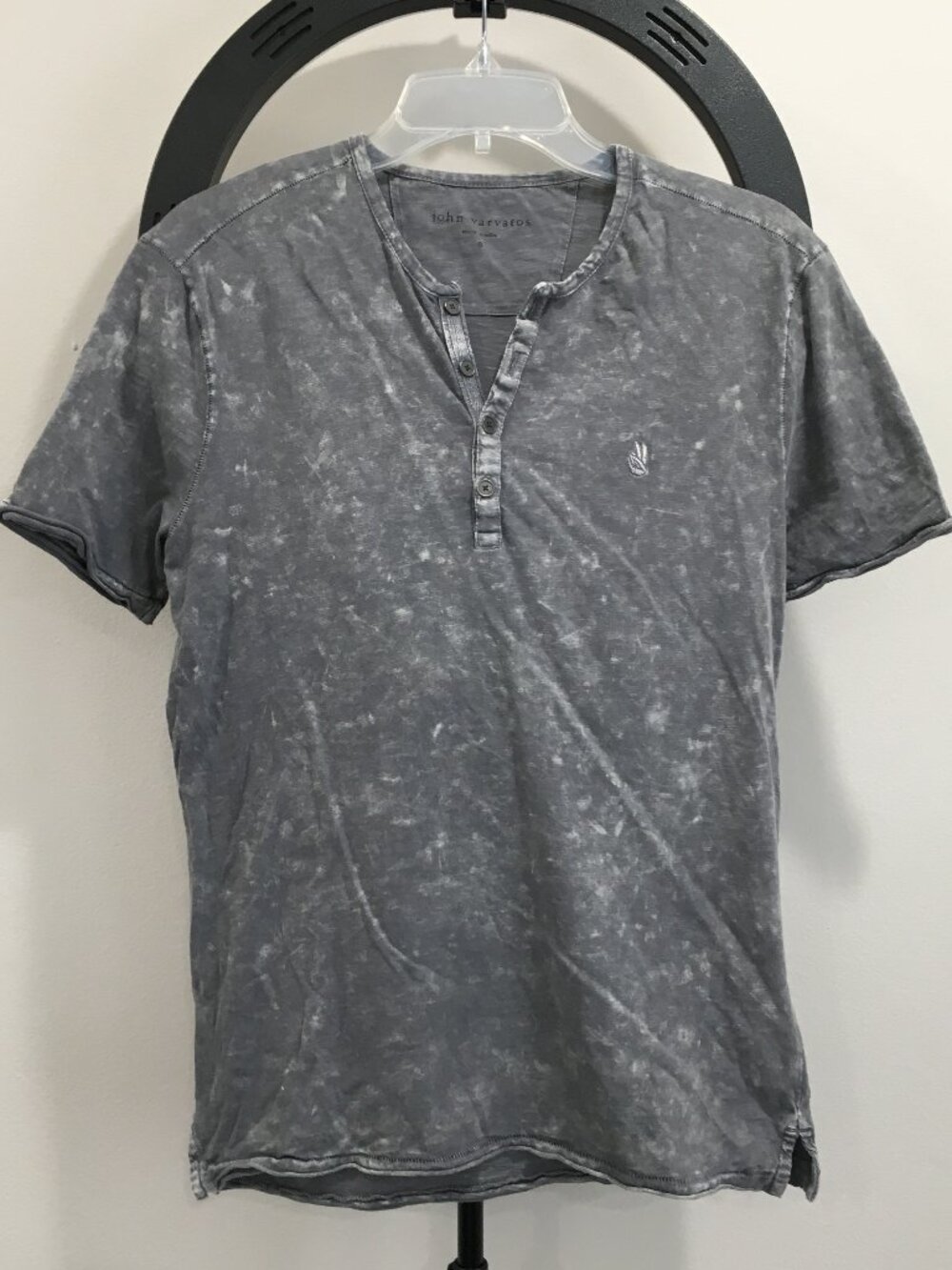 JOHN VARVATOS Gray White Henley Neck Short Sleeve Tee Shirt